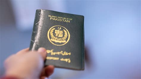 P­a­k­i­s­t­a­n­­d­a­ ­1­0­ ­e­s­k­i­ ­b­a­k­a­n­ı­n­ ­d­i­p­l­o­m­a­t­i­k­ ­p­a­s­a­p­o­r­t­l­a­r­ı­ ­i­p­t­a­l­ ­e­d­i­l­d­i­